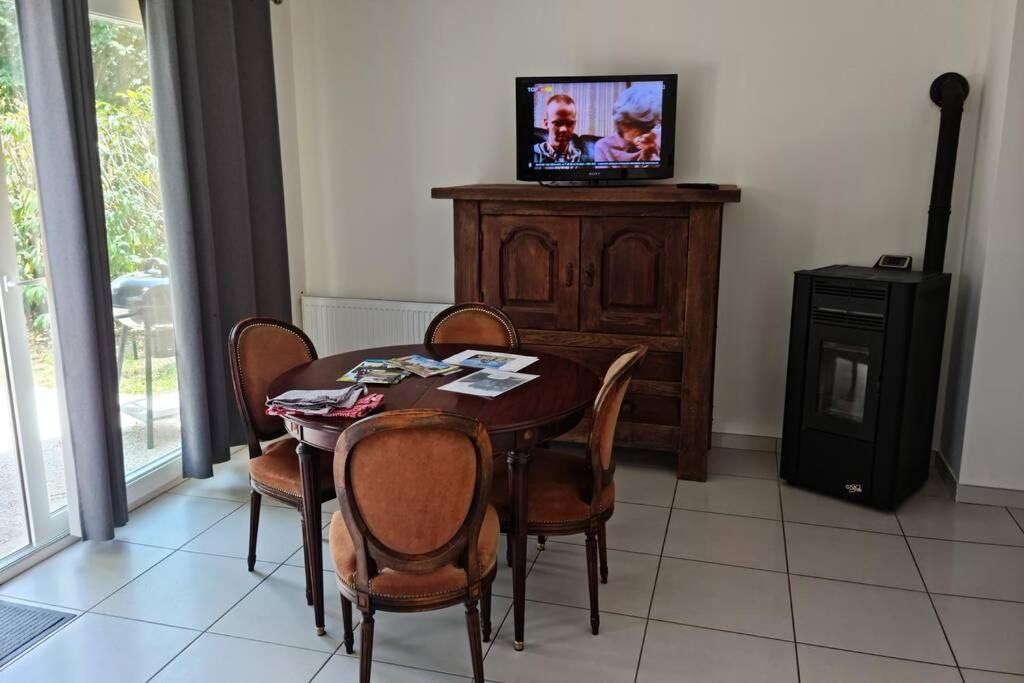 Maison Centre De Bellegarde Avec Jardin Et Terrasse Equipee D'Un Salon De Jardin Et D'Un Barbecue Cuisine Equipee 3 Chambres Avec 2 Lits Double 140X190 Et 2 Lits Simple Chauffage Poele A Granules Parking Gratuit Devant La Maison Bellegarde-du-Loiret Exteriör bild