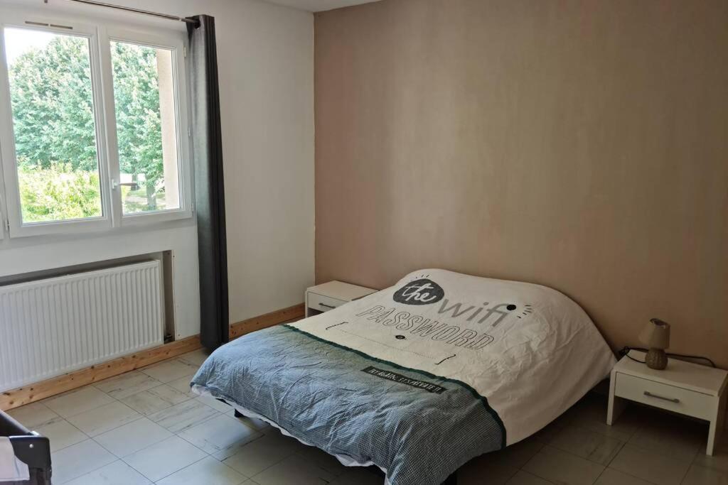 Maison Centre De Bellegarde Avec Jardin Et Terrasse Equipee D'Un Salon De Jardin Et D'Un Barbecue Cuisine Equipee 3 Chambres Avec 2 Lits Double 140X190 Et 2 Lits Simple Chauffage Poele A Granules Parking Gratuit Devant La Maison Bellegarde-du-Loiret Exteriör bild