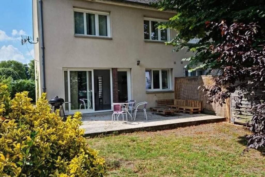 Maison Centre De Bellegarde Avec Jardin Et Terrasse Equipee D'Un Salon De Jardin Et D'Un Barbecue Cuisine Equipee 3 Chambres Avec 2 Lits Double 140X190 Et 2 Lits Simple Chauffage Poele A Granules Parking Gratuit Devant La Maison Bellegarde-du-Loiret Exteriör bild